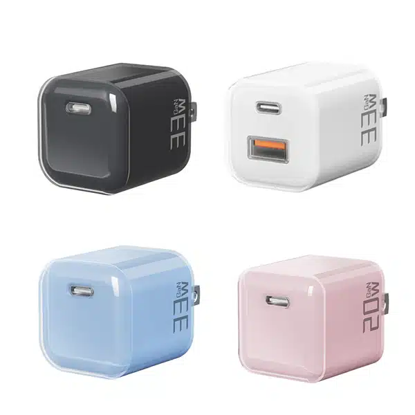 Quattro caricatori USB da muro colorati